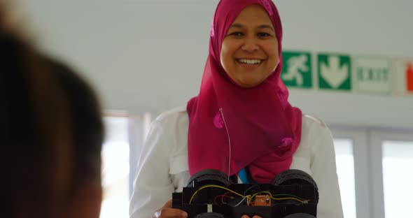 Female pilot training about electric car to kids  alt