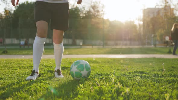 Woman Footballer Plays Football a Training Day on the Grass Field in the the Evening Park a alt