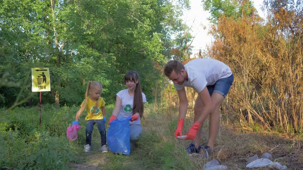 Young Volunteer Male and Female with Child Girl Cares About Ecology Environmental and Collect alt