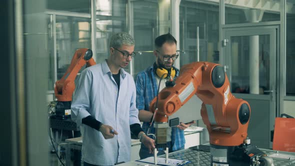 Modern Education, Innovative Education, Engineering Education, Science Studying Concept. Male alt