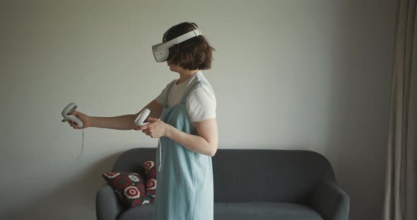 Woman Exploring Cyberspace with Virtual Reality Headset alt