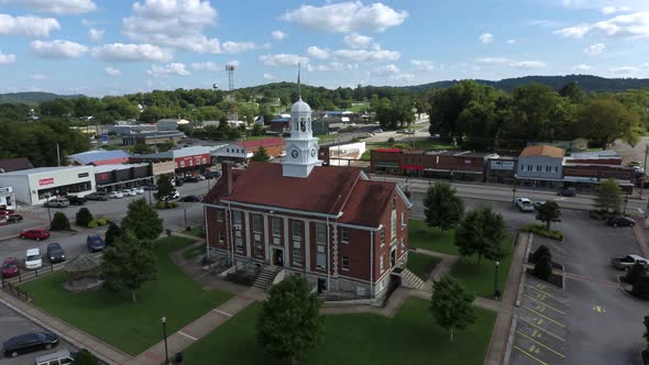 Woodbury TN Square Looking South alt