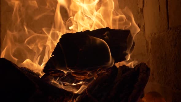 Firewood burning in a tile stove / cockle 180 fps slow motion alt