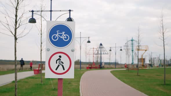 Bicycle lane sign alt
