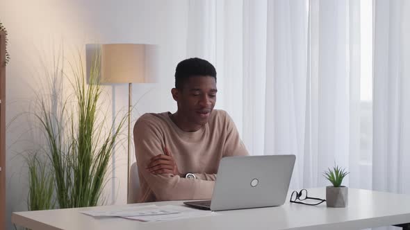 Online Coach Video Conference Man Laptop Office alt