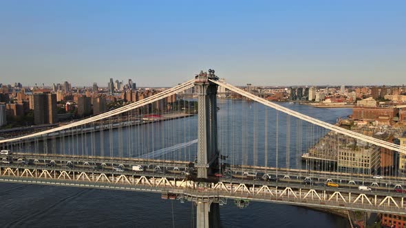 Aerial View of Cityscape of Manhattan Bridge in New York City alt