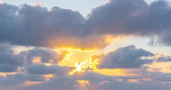 Timelapse sunrise with clouds on the sky alt