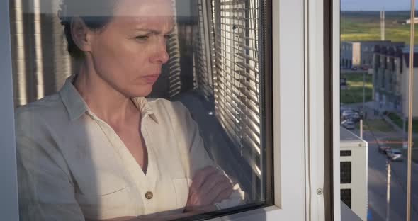 Woman with Unpleasant Thoughts alt