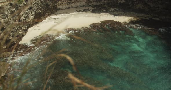 Waves Crashing on the Stunning Secluded Tropical Sandy Beach Surrounded By Cliffs at Broken Beach alt