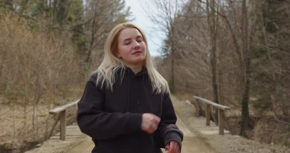 the girl does exercises and stretches her arms, then looks at the camera and starts boxing alt