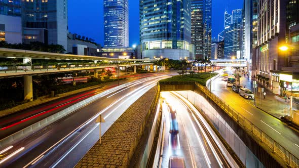 Traffic in Hong Kong at night  alt