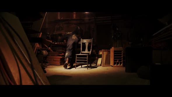 Creepy man in gasmask 001 alt