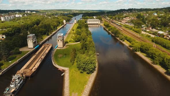 Gateway on the River alt