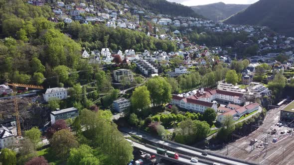 Expensive neighbourhood Kalfaret and Fjellsiden in Bergen Norway - Passing road E39 and Bergensbanen alt