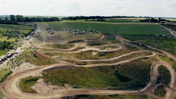 Pista de corrida de motocross em circuito de terra, vista aérea de drone.,  Banco de Video - Envato Elements