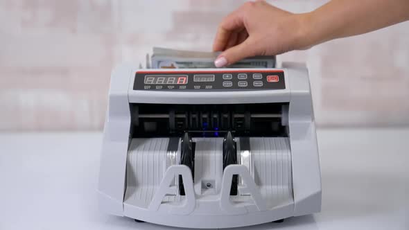 Money counting machine. Counting dollar banknotes. alt
