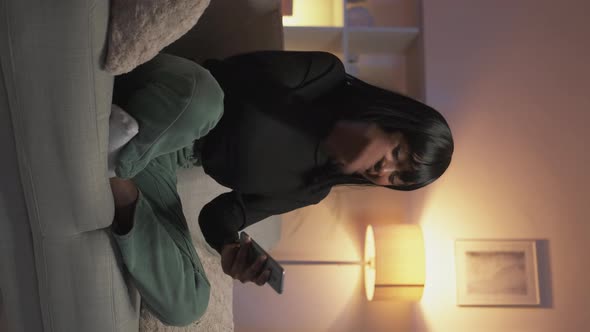 Mobile Surprise Victory Euphoria Excited Woman Wow alt