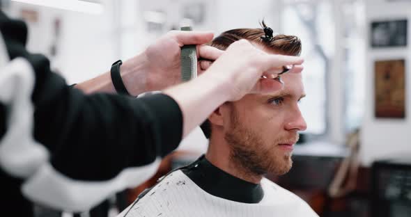 Men's Haircut in a Barbershop. alt