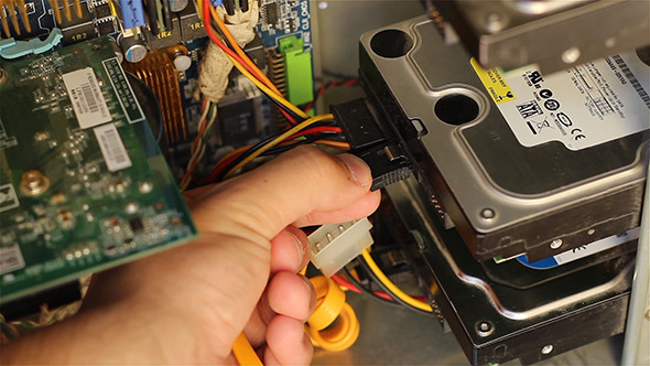Connecting Hard Disk Drive alt