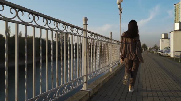 Beautiful Brunette Businesswoman In Business Clothes Walks In The City alt