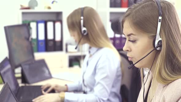 Operators of Support Customer Service - Call Center, Online Software with Technology Voice Over IP alt