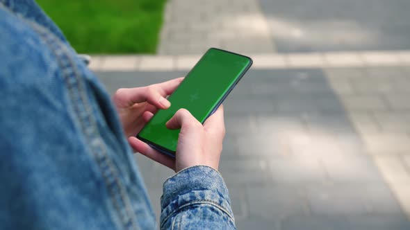 View From Shoulder of Caucasian Man Chatting on Chroma Key of Modern Smartphone alt