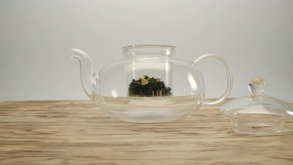 Dry White Authentic Tea in Transparent Teapot alt