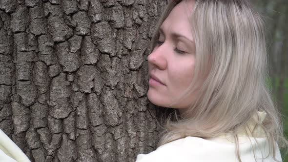 Young Woman Hugging a Tree Outdoors Presses His Face Against a Tree the Concept Unity with Nature alt