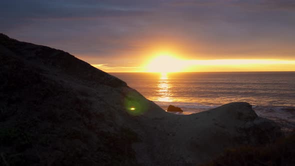 Wonderful sunset by the cliffs in Half Moon Bay, California. alt
