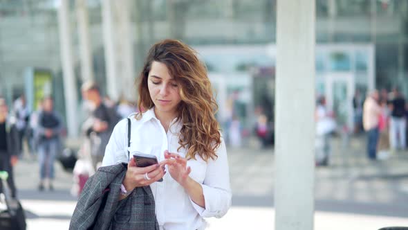 young attractive business woman standing on urban city street background between crowd pedestrian  alt