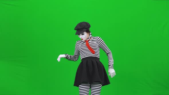 Mime Girl Acting Like She Playing with Ball. Chroma Key alt