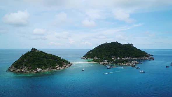 Slowing aerial view of the popular Nang Yuan islands near Koh Tao, Thailand alt