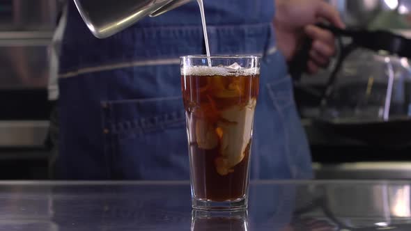 Filling filter coffee alt