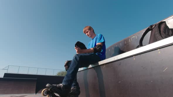 Wear Protection In A Skate Park alt