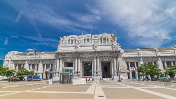 Front View of Milan Antique Central Railway Station Timelapse Hyperlapse alt