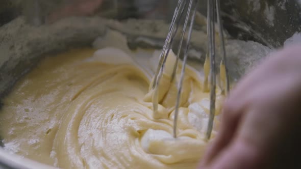 Person Preparing Homemade Omelette Mixing Eggs with Hand Corolla alt