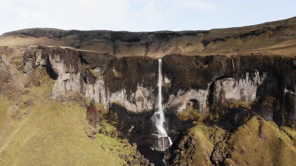 Foss a Sidu Beautiful Waterfall in Iceland alt