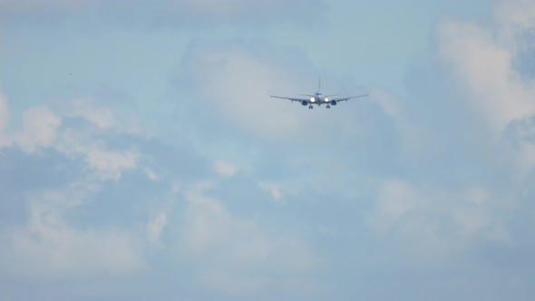 Jet Airplane Approaching alt