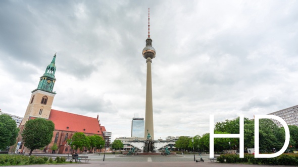 Timelapse of berlin city skyline on a cloudy day. alt