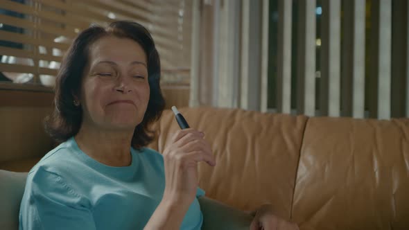 Elderly Woman Tries to Smoke an Electronic Cigarette for First Time and Laughs