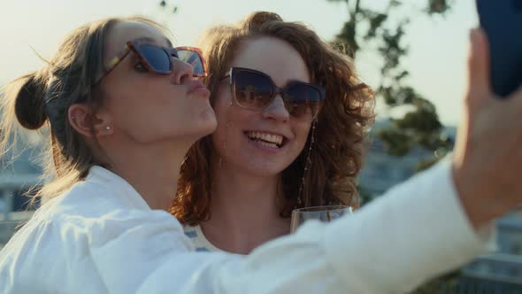 Group of friends make a selfie together in top of the roof. Shot with RED helium camera in 8K. alt