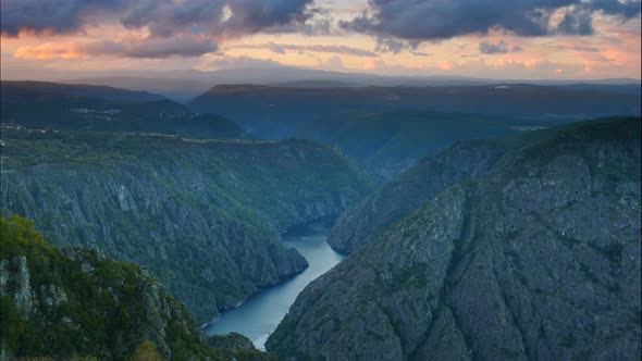 Sunset over River Sil Canyon, Galicia Spain. Timelapse alt