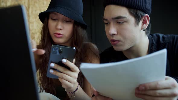 Students are Looking for Information on the Internet Through the Phone and Laptop alt