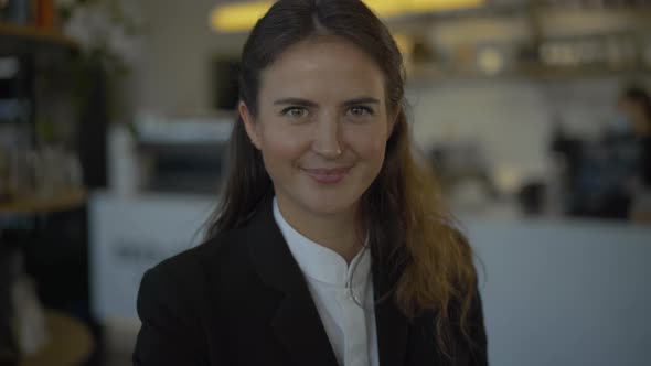 Portrait of Positive Young Caucasian Woman Looking at Camera and Smiling. Toothy Smile of Brunette alt