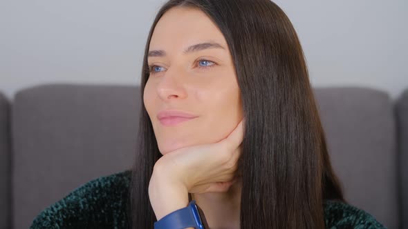Beautiful white woman looking away with cheerful smile in 4k video alt