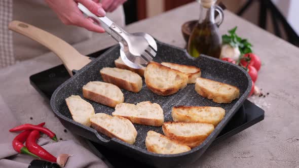 Toasting Slices of Baguette in a Grill Frying Pan alt