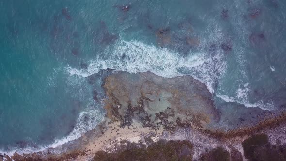 4k 24fps Cenital Drone Shot Of The Waves In The Rock In Carribean Beach In Mexico alt