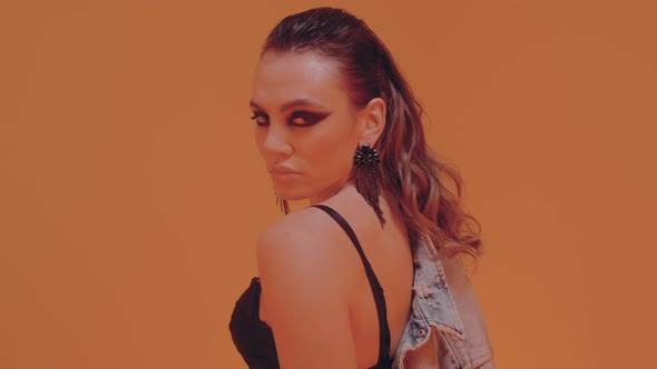 Retro Fashion Model alt