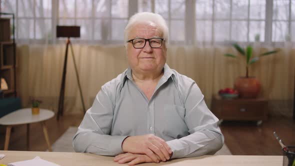 Taking Video in Front of the Camera of a alt