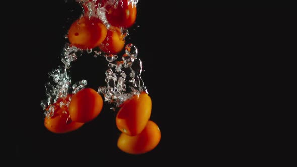 F234 076 Tomato Under Water Slow Hd